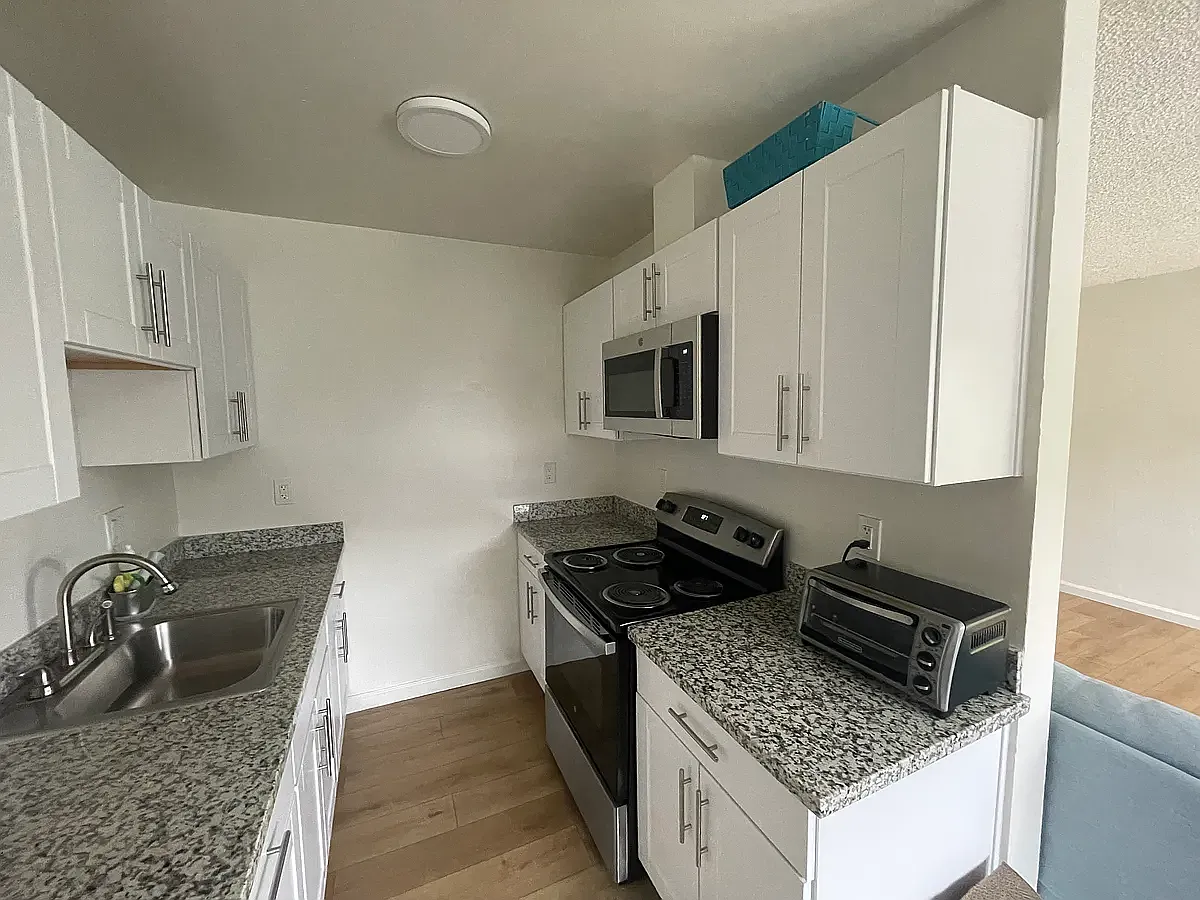1640 6th Ave — Photo 1