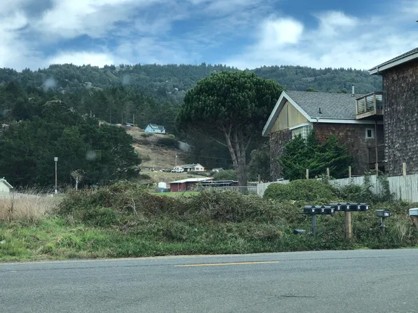 1054 Lower Pacific Dr, Whitethorn, CA 95589