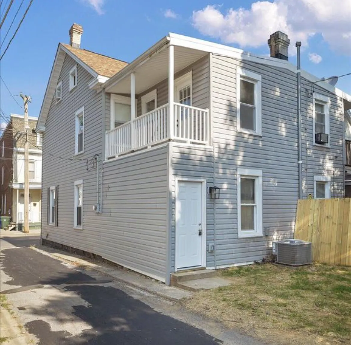 3 bed, 1040 sqft, $1,650 — Photo 3