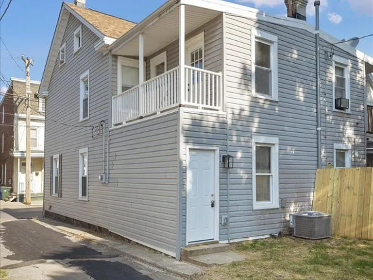 310 N Locust St — Photo 3