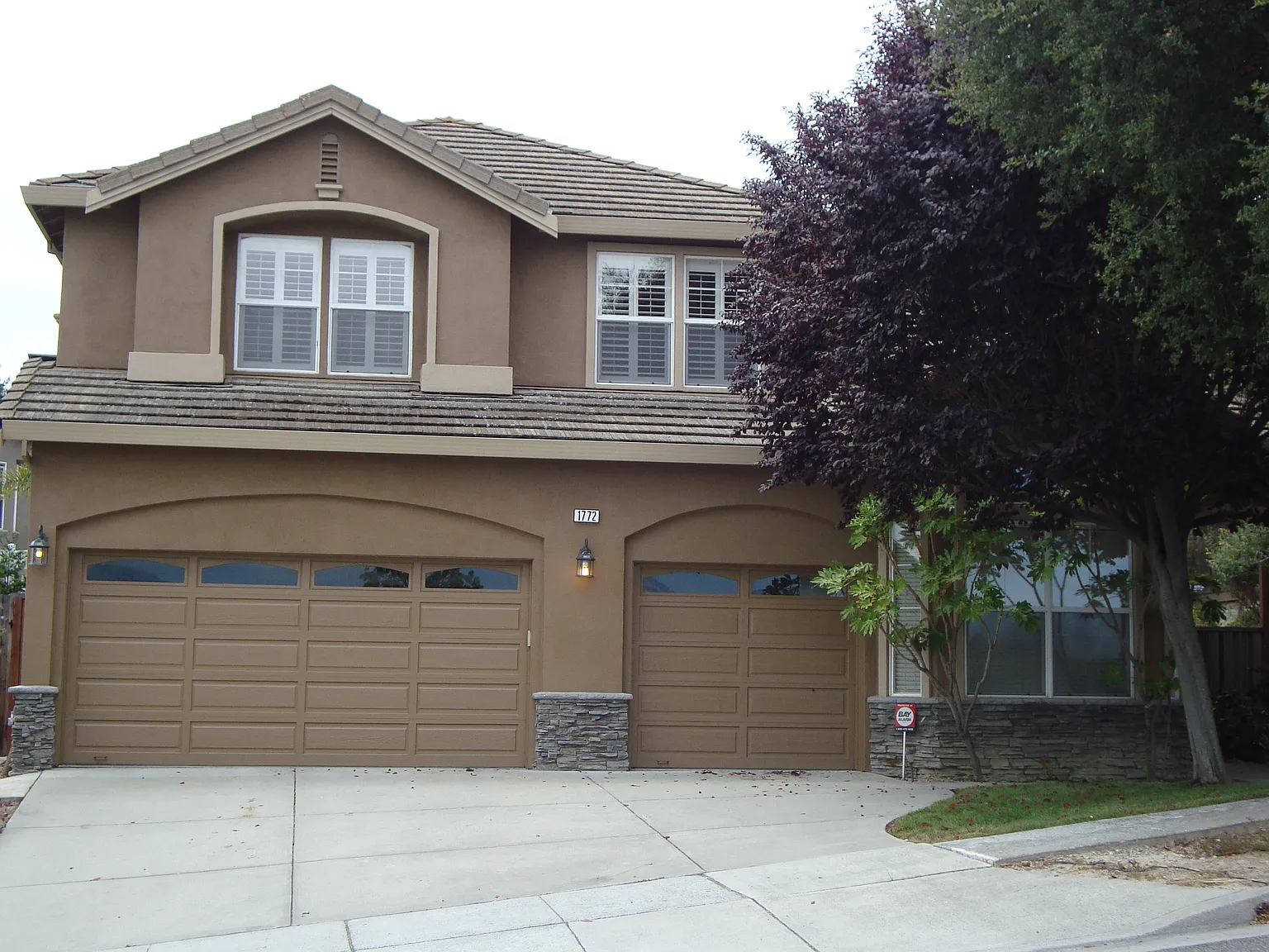 1772 Carriage Dr photo 1