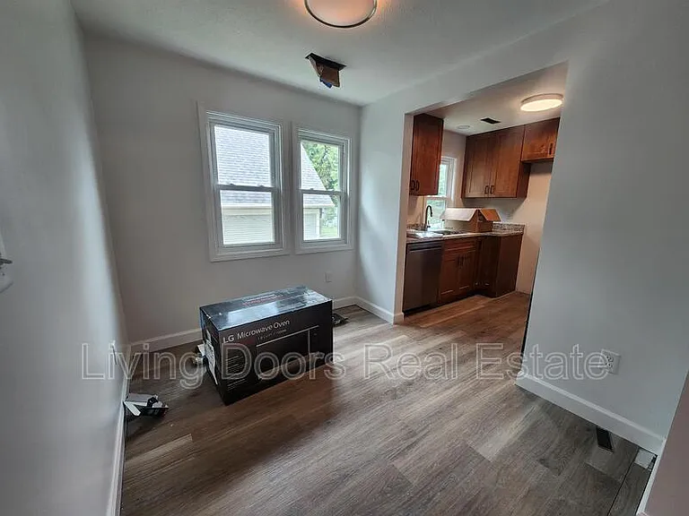 711 N 30th St #2 — Photo 3