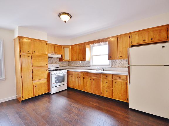 5th image of 63 Murray Ave