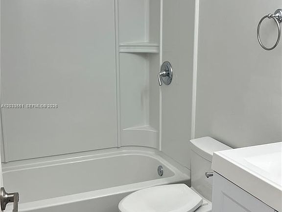 5th image of 6225 Kendale Lakes Cir APT 263