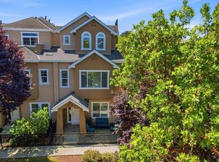 2222 Raspberry Ln, Mountain View, CA 94043