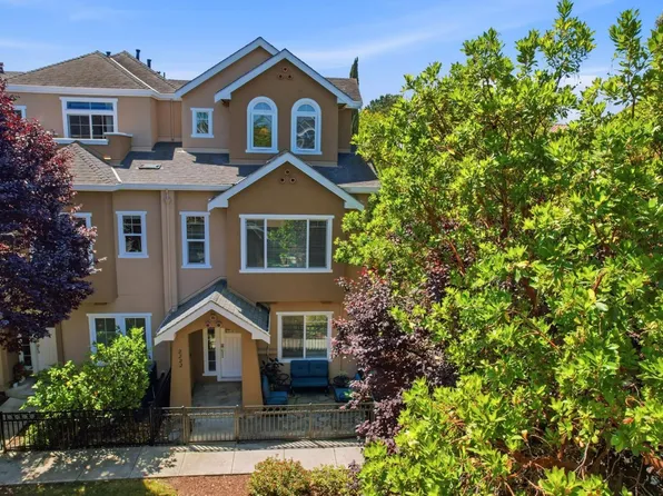 2222 Raspberry Ln, Mountain View, CA 94043