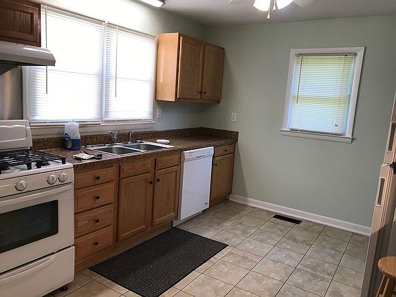 2nd image of 492 Walnut St