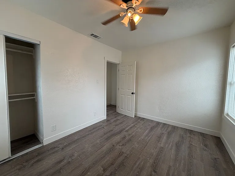535 Jackson St — Photo 15