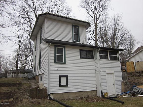 3rd image of 120 E South St