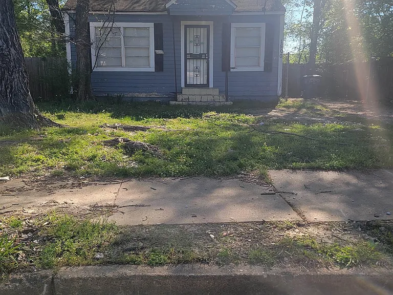 1500 Echles St — Photo 1