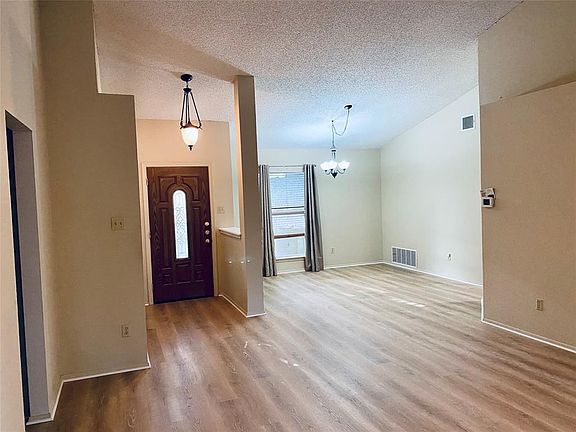 3rd image of 11907 Meadowfire Dr