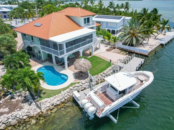 961 W Indies Dr, Ramrod Key, FL 33042