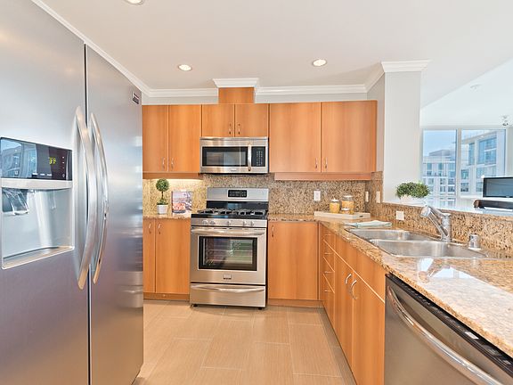 3rd image of 300 W Beech St Unit 1201