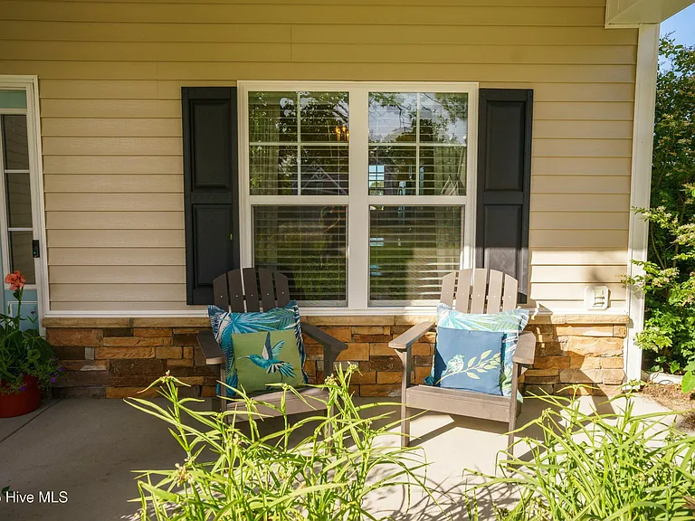 562 W Craftsman Way — Photo 4