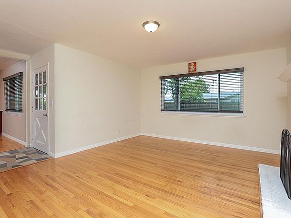 4th image of 4245 Ross Ave