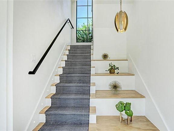 2nd image of 1300 Navasota St #1304