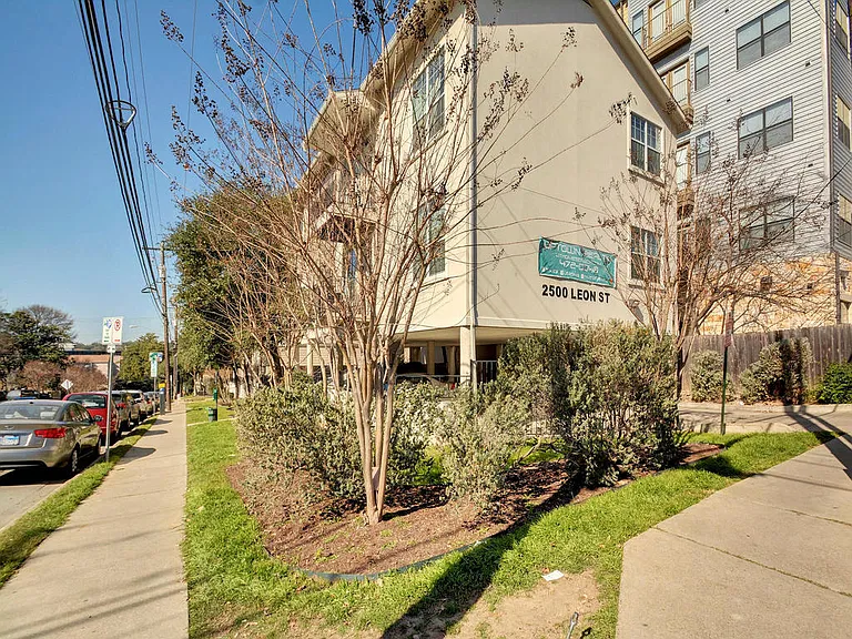 2500 Leon St #201 — Photo 1
