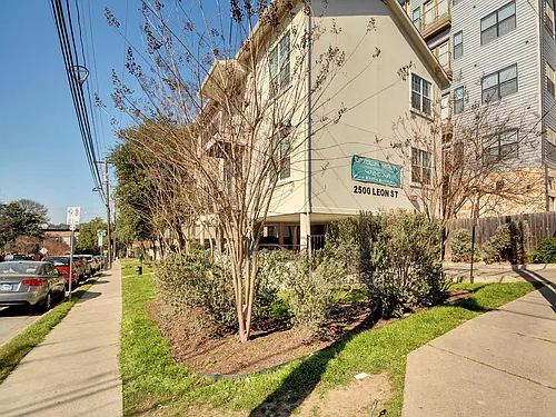 2500 Leon St Photo 1