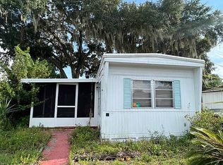 40 Short St, Tavares, FL 32778
