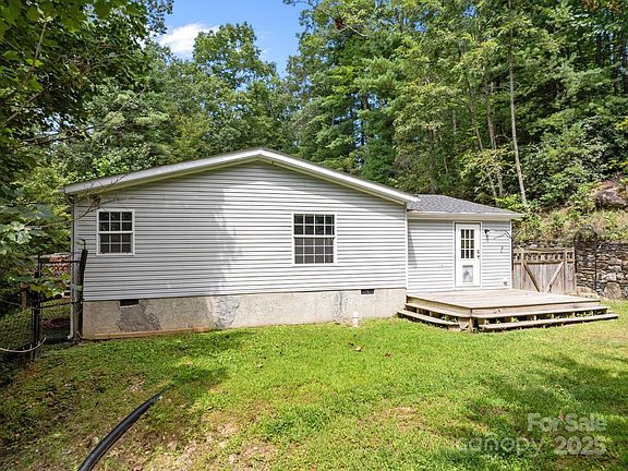 5th image of 388 Pinewood Knoll Dr