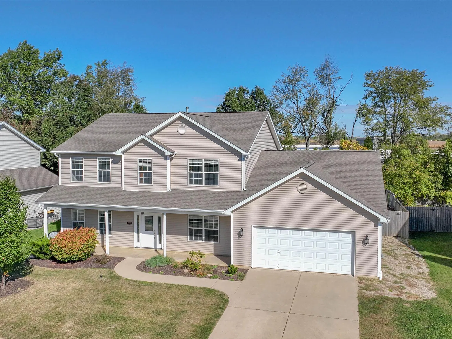 4 bed, 2.5 bath, 2990 sqft, $3,400 — Photo 2