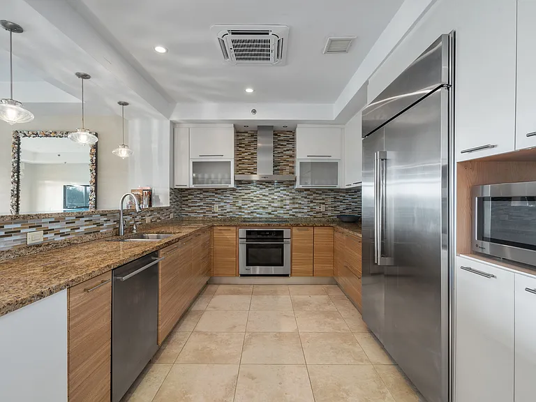 500 Plantation Dr #1-205 — Photo 11