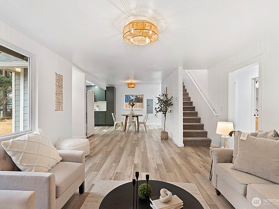 4th image of 2714 5th Avenue NE