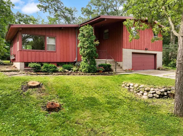 1000 Ridgewood Drive, Stoughton, WI 53589