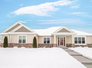 498 Tahoe Ln, Hartford, WI 53027