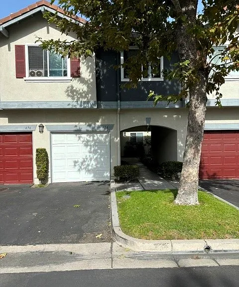 674 W Vermont Ave — Photo 1