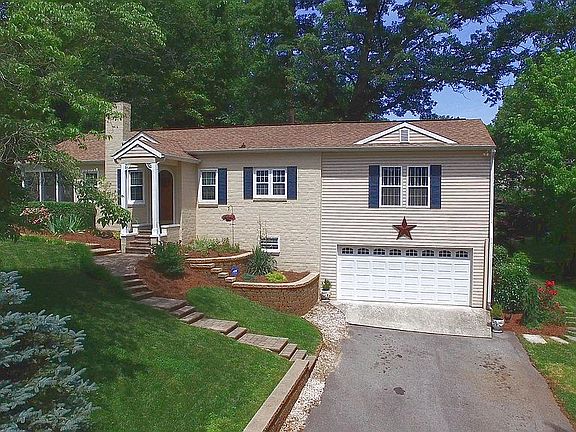 2nd image of 3111 Kenilworth Ln
