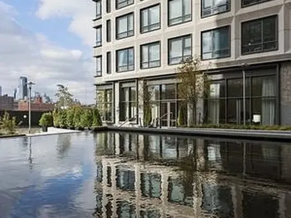 550 Vanderbilt Avenue image 1 of 11