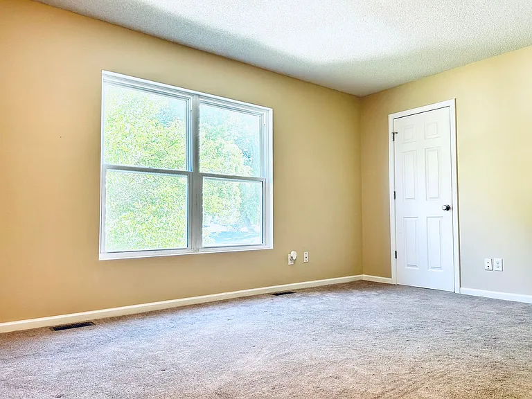 829 Whitetail Ct — Photo 17
