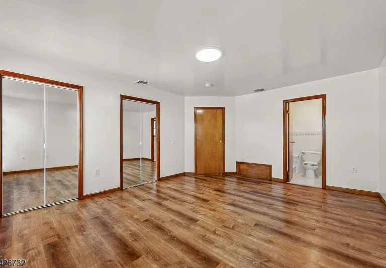 939 Grove St — Photo 13