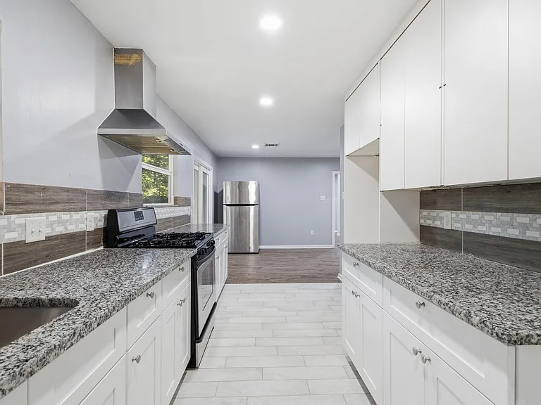 7022 Neff St — Photo 4