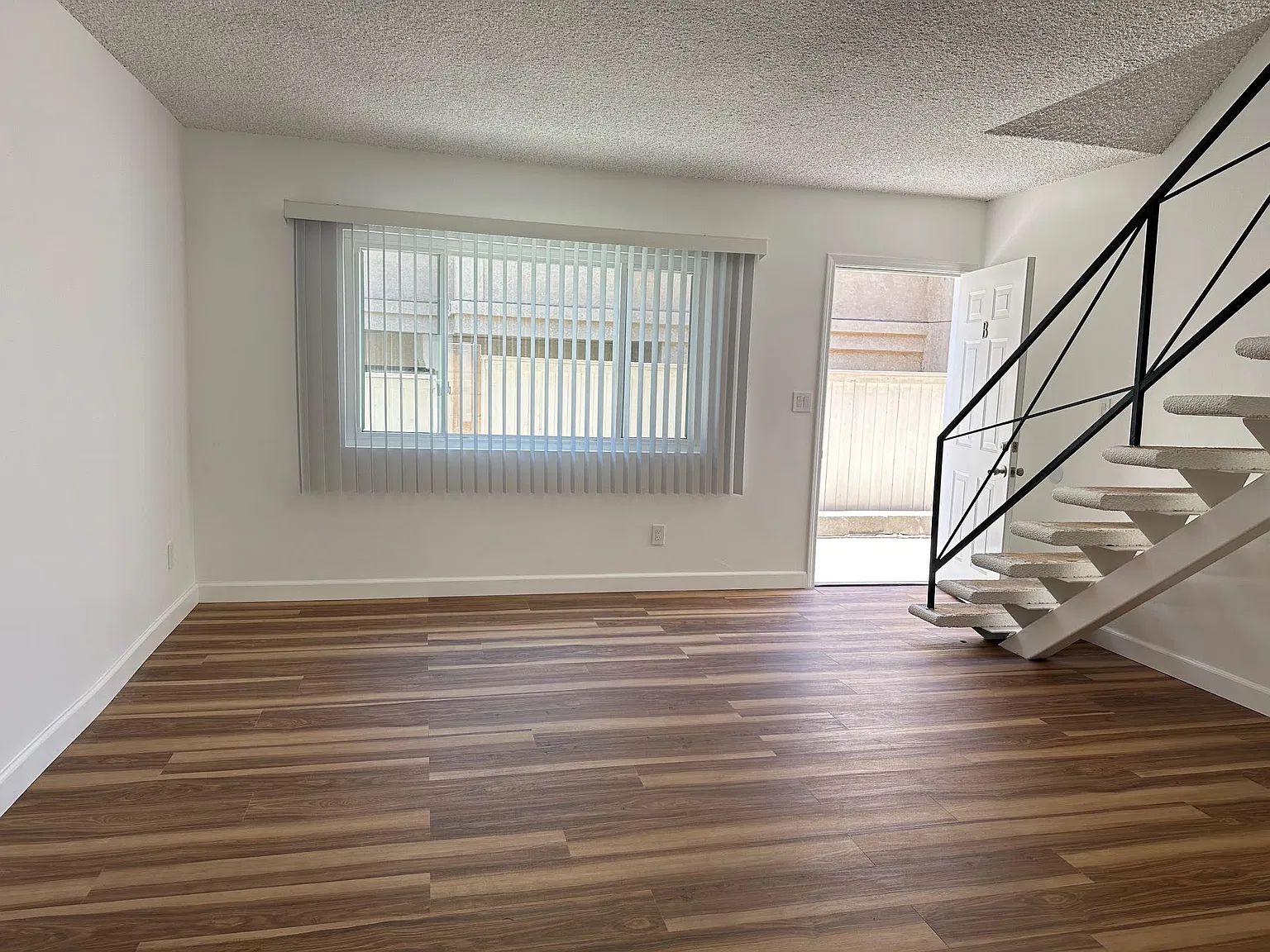 2 bed, 1.5 bath, 850 sqft, $2,750 — Photo 2