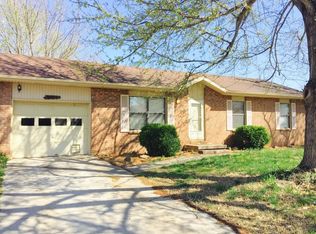 601 E Scott Wayne Dr, Nixa, MO 65714