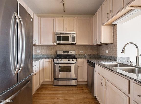 5th image of 1717 S Prairie Ave APT 1708