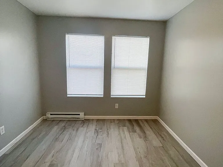 Clinic Court Apartments — Photo 49