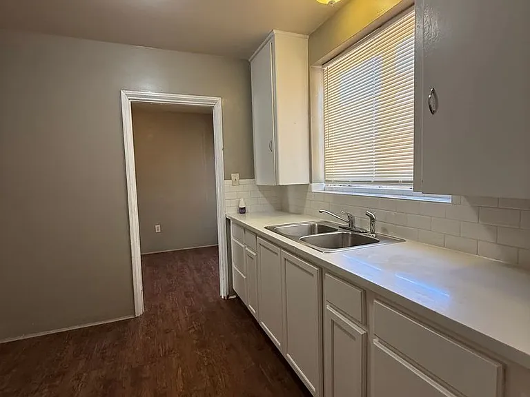 511 Philippine St — Photo 8