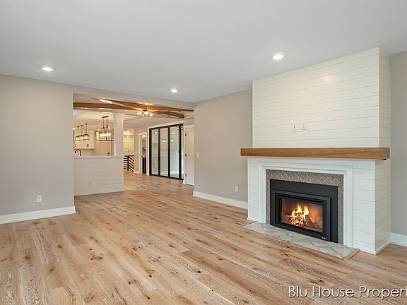 2nd image of 1056 Cambridge Dr SE