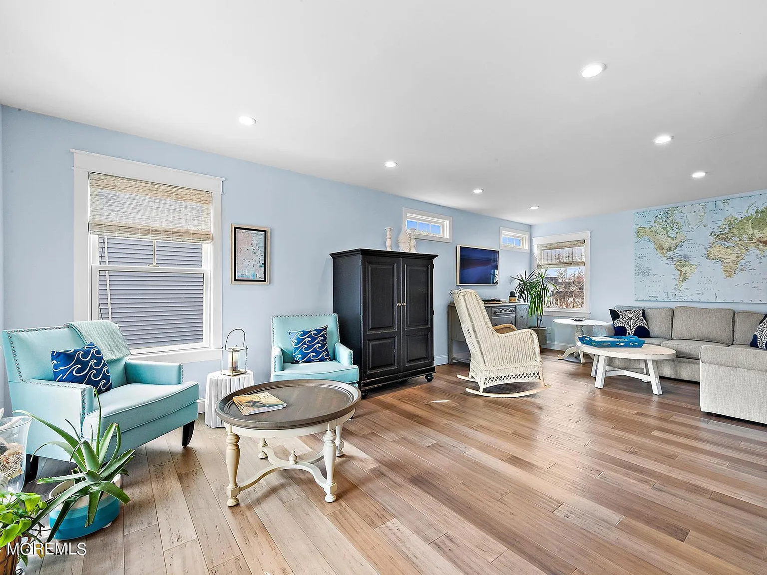5 bed, 2416 sqft, $8,400 — Photo 3