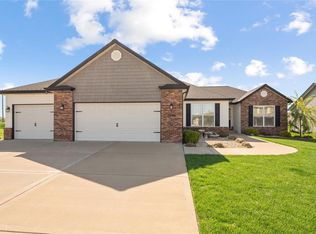3446 Chippewa Dr, Shiloh, IL