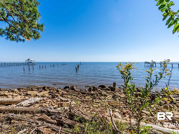 2nd image of 3973 Bay Front Rd