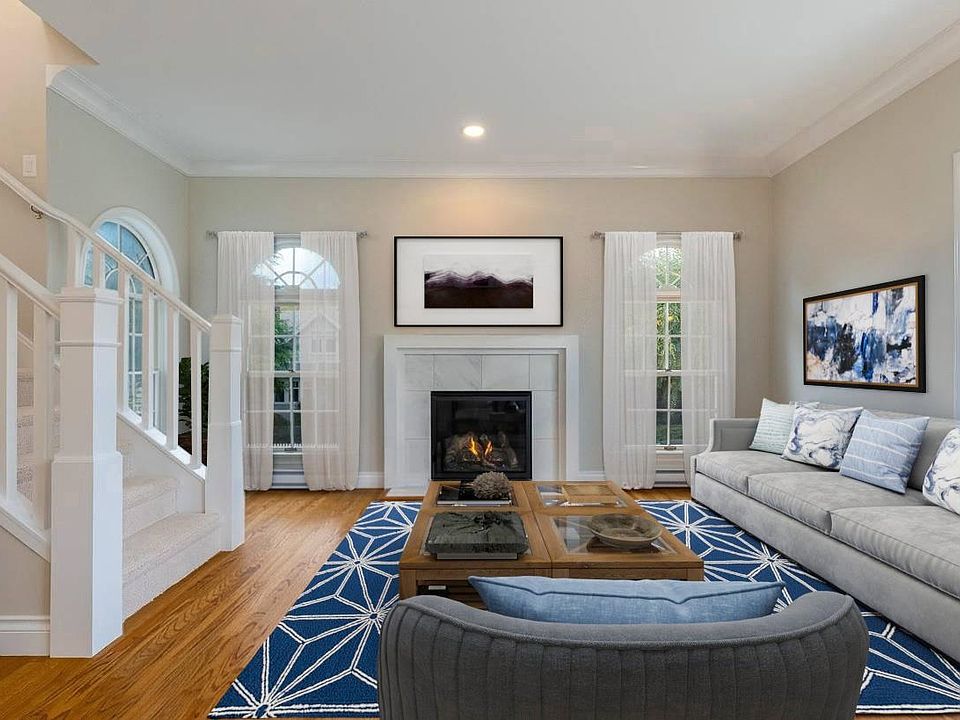 1st image of 2074 Creelman Ave