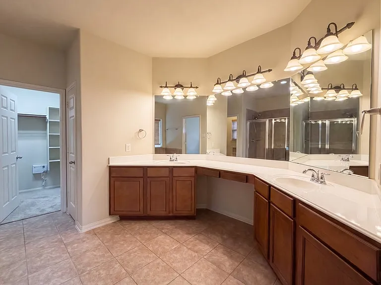 4715 Autumn Pine Ln — Photo 18