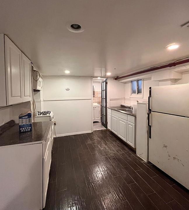 2nd image of 577 Bramhall Ave Floor Basement