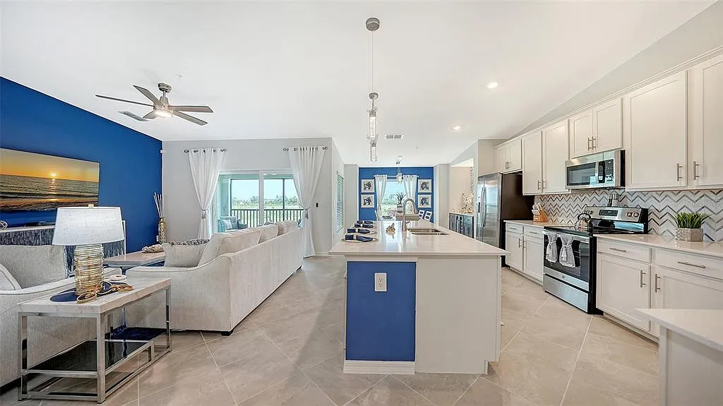 2 bed, 2.0 bath, 1366 sqft, $7,500 — Photo 4