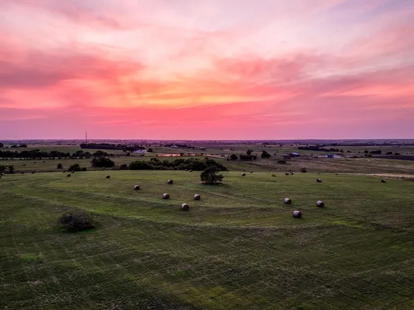 3575 County Road 271, Moulton, TX 77975