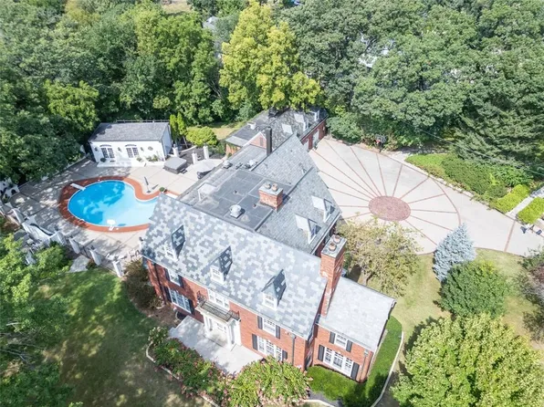 3545 Lincoln Place Dr, Des Moines, IA 50312